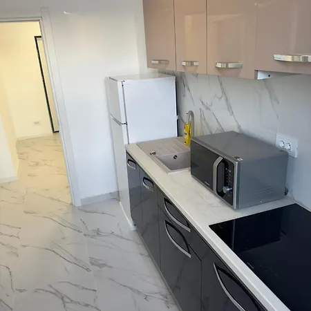 Sky View Apartment *